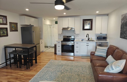 Granby Condo | Charming condo in awesome Granby with hot tubs, pickleball, and fitness room