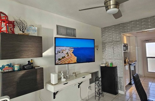 Pompano Beach Condo | Charming condo in Intracostal and heart of Pompano Beach .Live the life !