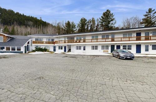 Rockwood House | Charming condo w/lake access, dock, WiFi & mountain views