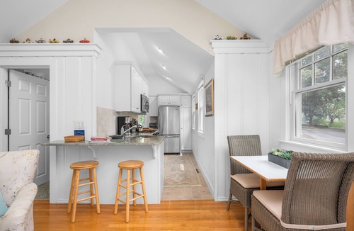 Osterville Cottage | Charming cottage near Osterville Village and Dowses beach RPMS094