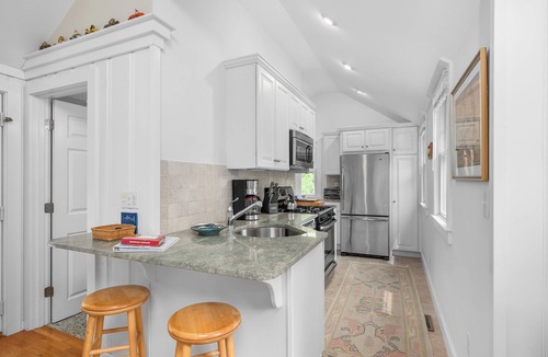 Osterville Cottage | Charming cottage near Osterville Village and Dowses beach RPMS094