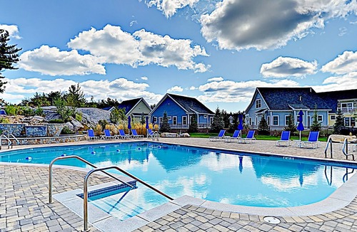 Arundel Cottage | Charming cottage on a preserve with grill, WiFi, W/D, pool, gym, & game room
