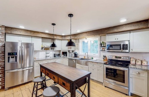 East Wallingford House | Charming dog-friendly home with private deck, firepit, washer/dryer, & cable