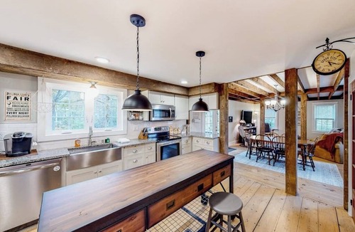 East Wallingford House | Charming dog-friendly home with private deck, firepit, washer/dryer, & cable