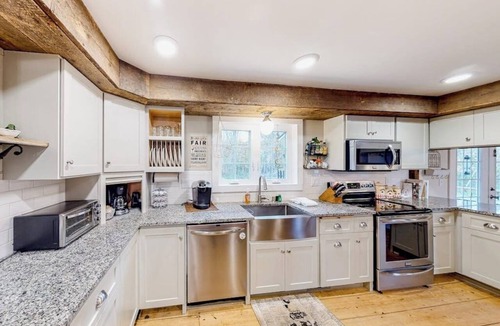 East Wallingford House | Charming dog-friendly home with private deck, firepit, washer/dryer, & cable