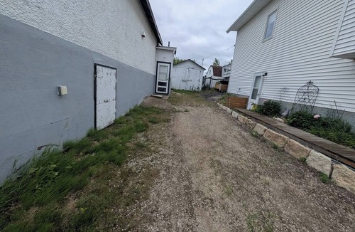 Flin Flon House | Charming East facing view of lake and city! Close to beaches,kiddies spray pool