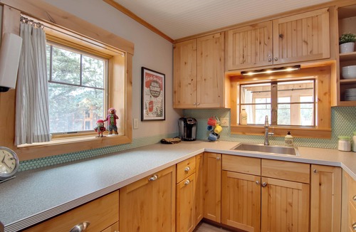 Estes Park Cabin | Charming Estes Park Cabin w/2 Private Patios!