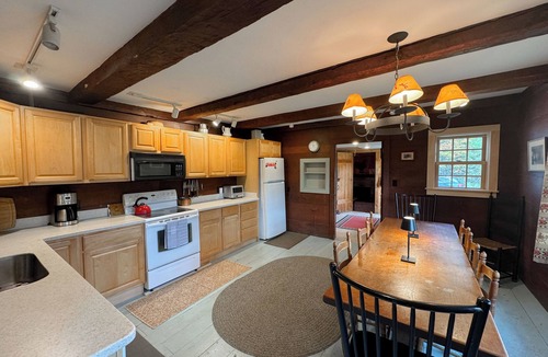 Strafford House | Charming Farm house, Sleeps 11.