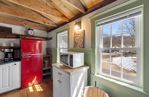 Gilmanton Apartment | Charming Farm Loft | Mini Cows + Mtn Views