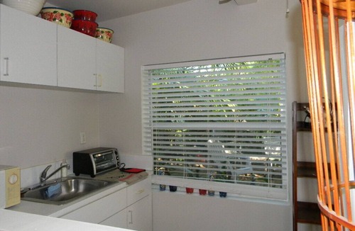 East Little Havana Cottage | Charming Garden Cottage in Little Havana,Close to Calle 8 Breakfast included