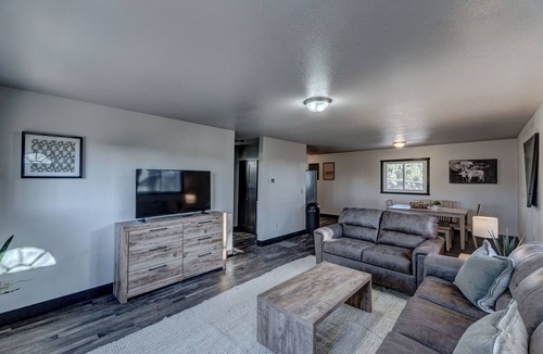 Blackhawk House | Charming Guest House by Black Hawk