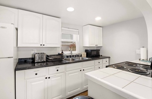 Glenwood Springs Apartment | Charming, Historic! Walking Distance to Town!