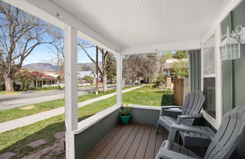 Glenwood Springs Apartment | Charming, Historic! Walking Distance to Town!