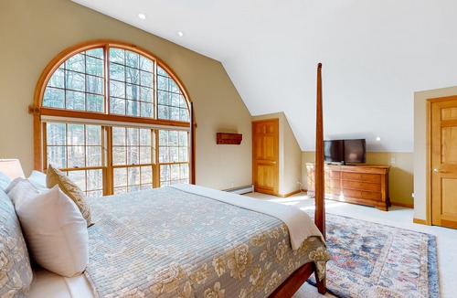 Winhall House | Charming home with mountain-view, sauna, hot tub, pool table, & washer/dryer