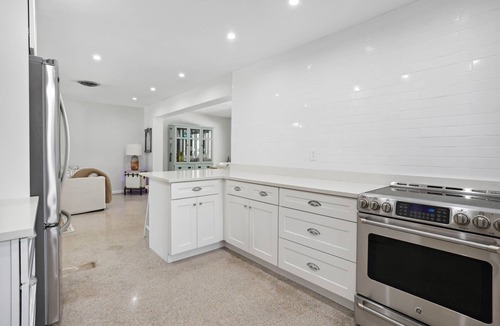 Lake Ida Shores House | Charming house in desirable Delray. “Lake Ida” neighborhood with HEATED Pool