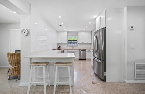 Lake Ida Shores House | Charming house in desirable Delray. “Lake Ida” neighborhood with HEATED Pool