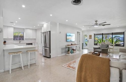 Lake Ida Shores House | Charming house in desirable Delray. “Lake Ida” neighborhood with HEATED Pool
