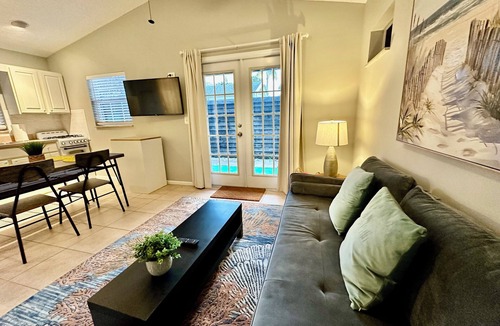 Old Northwood Villa | CHARMING INDEPENDENT GUEST HOUSE