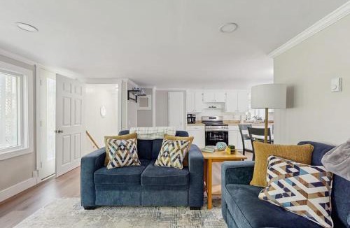 Orland House | Charming Lakefront Apartment with Deck, Patio and BBQ Grill