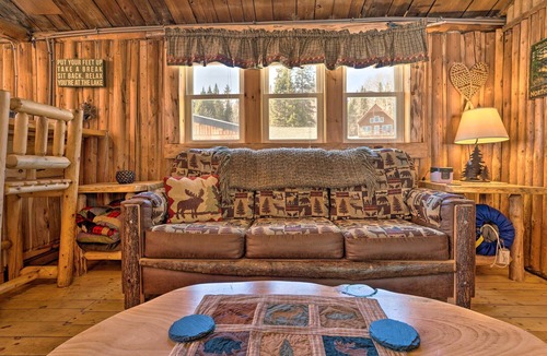 Pittsburg Cabin | Charming Lakeside Cabin w/ Deck and Shared Dock!