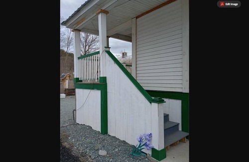 McIndoe Falls Apartment | Charming loft apartment with private deck, perfect for relaxing