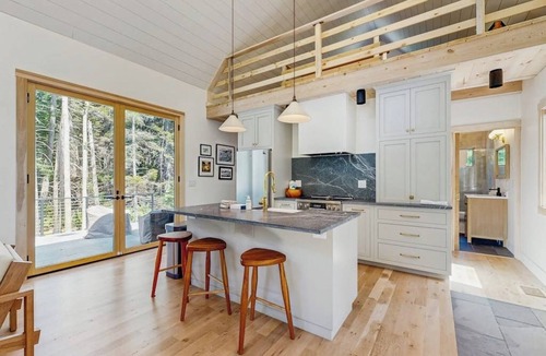 East Boothbay House | Charming New Home with Hot Tub, Spacious Deck, Gas Grill, WiFi, and Washer/Dryer