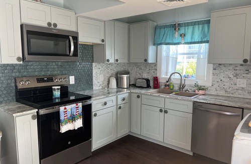 Fairhaven Cottage | Charming ocean view cottage with AC in Fairhaven - 1 bedroom