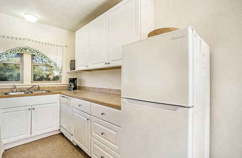 Estes Park Cabin | Charming Pet Friendly Cabin with Barbecue and Hot-tub in Estes Park, Colorado