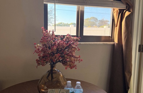 Margate Apartment | Charming room in Margate with private entrance.