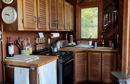 Vinalhaven House | Charming Rustic Cottage on Mill Creek