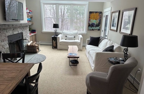 Ludlow Condo | Charming Ski Condo- Steps from the slopes!