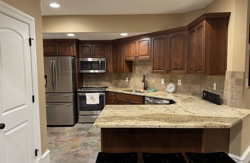 Highland House | Charming Spacious 2-bedroom Guest Suite in Highland
