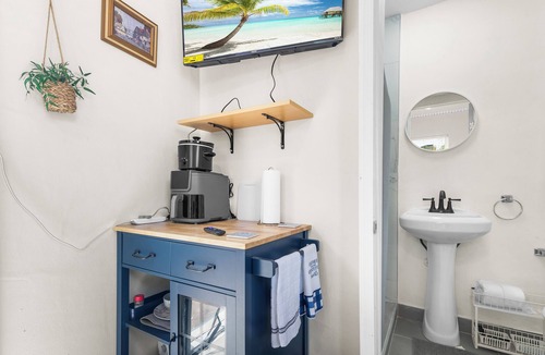 Golden Glades Apartment | Charming studio in pleasant North Miami Beach