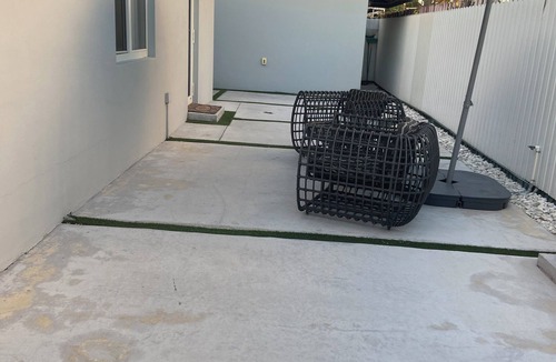Hialeah Apartment | Charming studio in lovely Hialeah with AC, WiFi