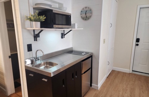 Bangor Apartment | Charming studio in lovely Bangor Maine on Broadway park.