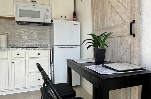 Delray Beach Apartment | Charming studio Near Downtown Delray Beach, Florida.