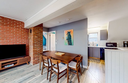 Bartlett Condo | Charming, two-story home with a full kitchen, washer/dryer - near the slopes