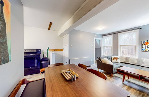 Bartlett Condo | Charming, two-story home with a full kitchen, washer/dryer - near the slopes