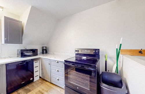 Bartlett Condo | Charming, two-story home with a full kitchen, washer/dryer - near the slopes