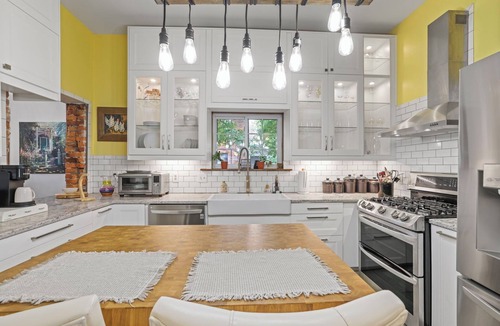 Delaware House | Charming & Updated 1867 Brick House in Historic Downtown Delaware, OH; Sleeps 12