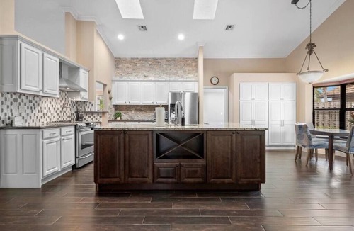 Greenview Shores House | Charming, updated and relaxing 4-bedroom house with a pool in lovely Wellington