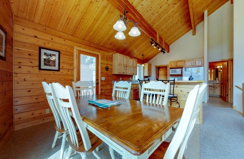 Estes Park Cabin | Charming updated cabin with full kitchen, WiFi, central AC, fireplace & deck