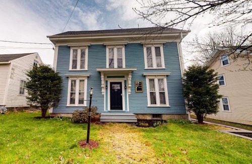 Bucksport House | Charming upstairs duplex with fast WiFi, partial AC, & walkable location