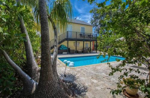Mango Groves House | Charming Villa Espagna - Heated/Salt-Pool Oasis!