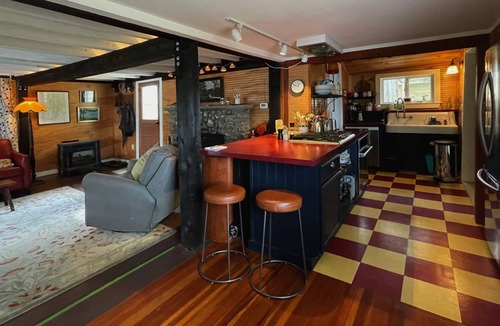 Wells House | Charming Waterfront 4-bedroom cabin