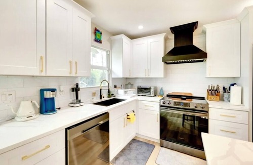 Hunt Club House | Charming woodsy in Westlake area