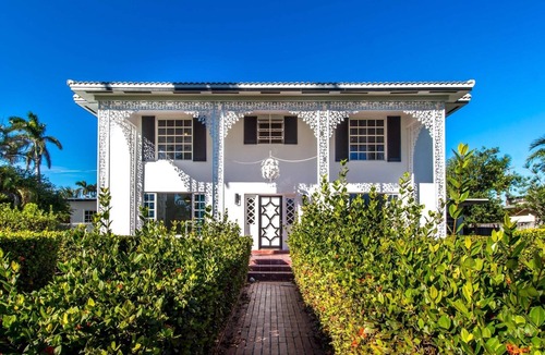 Hollywood Lakes Villa | Chateau Hollywood Luxury Home & Pool near Hollywood Broadwalk