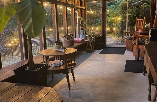 Black Creek House | Cheerful 2-bedroom bungalow with a view to a magical fairytale house