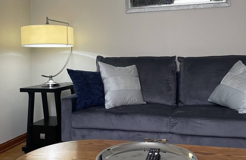 South Euclid House | Cheerful retreat