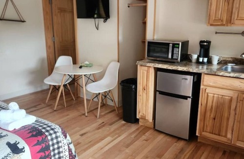 Bethlehem Resort | Cherry Lodge 2: King Room Near Nature Trails